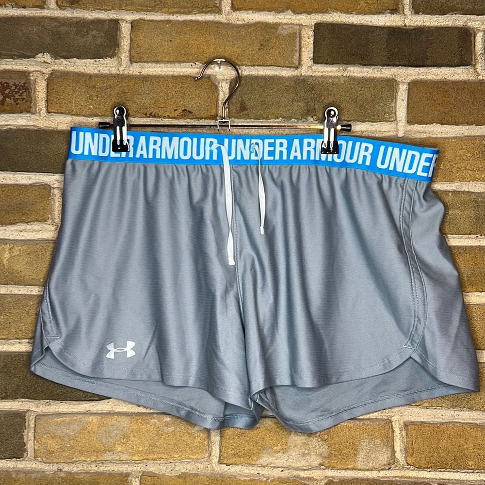 L/XL Under Armour Womens Shorts